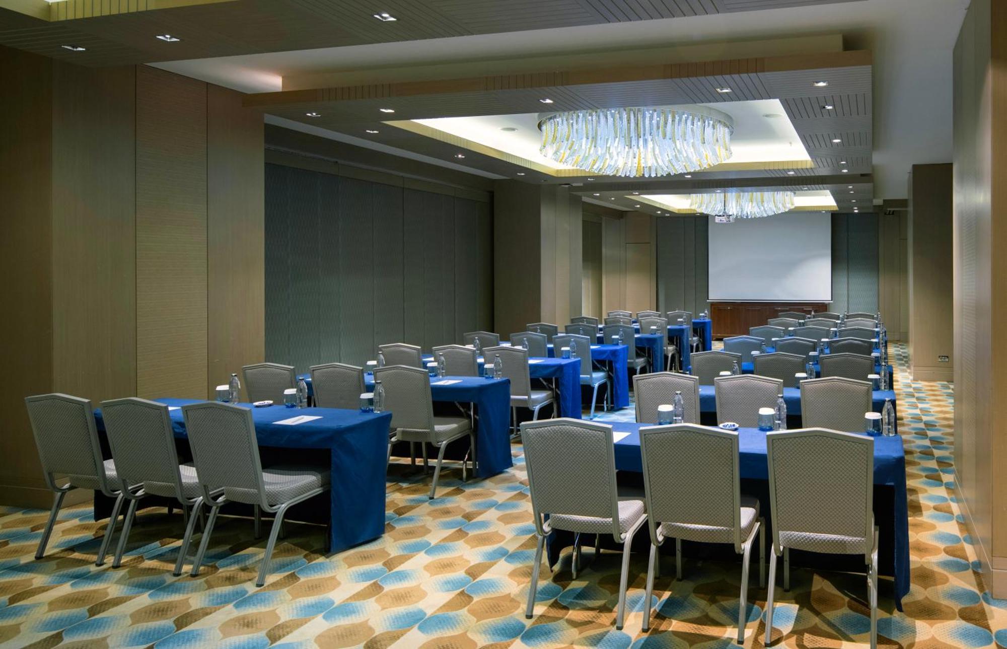 Windsor Hotel & Convention Center Istambul Exterior foto A meeting room at a hotel