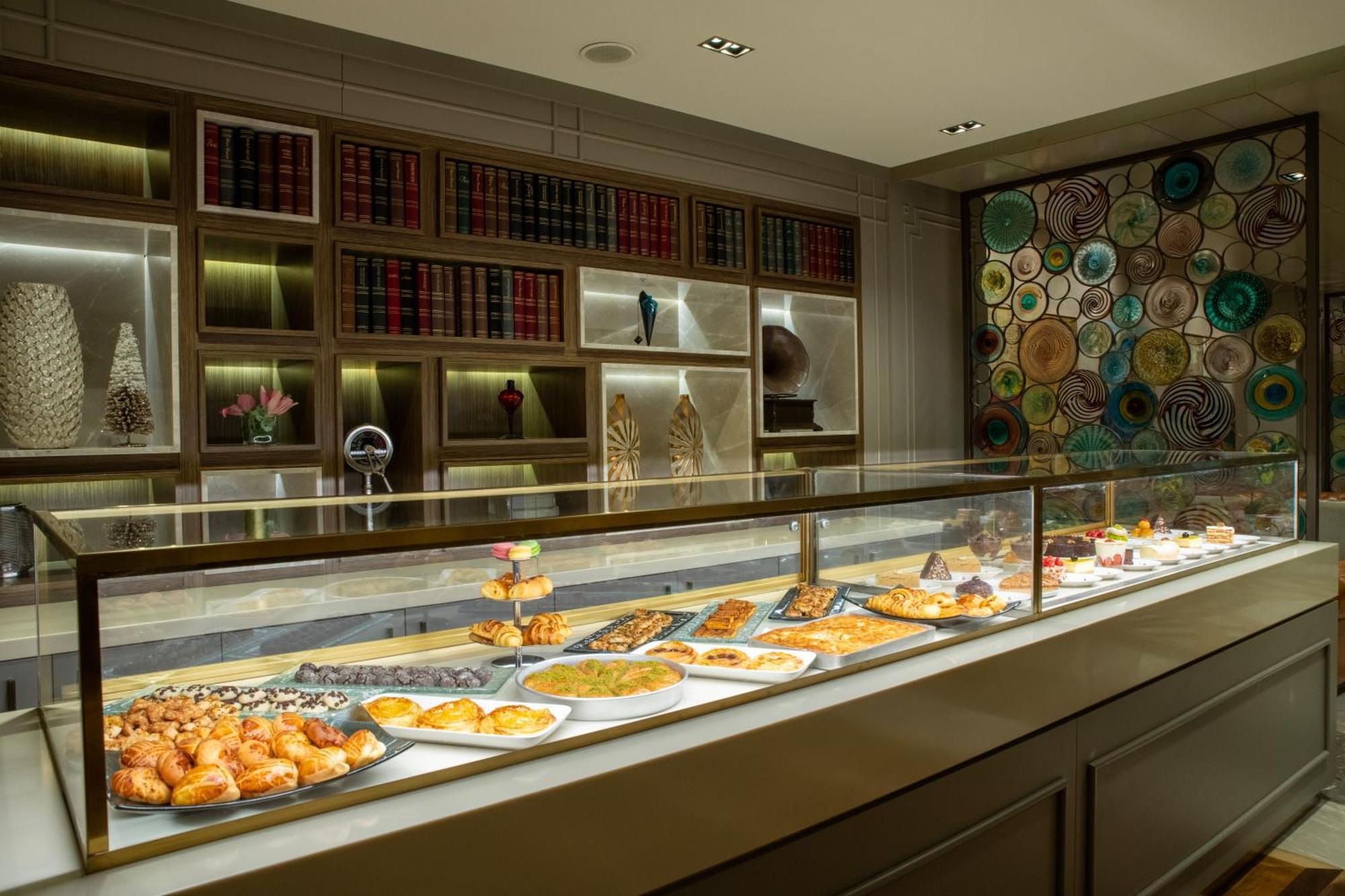 Windsor Hotel & Convention Center Istambul Exterior foto A buffet at a hotel
