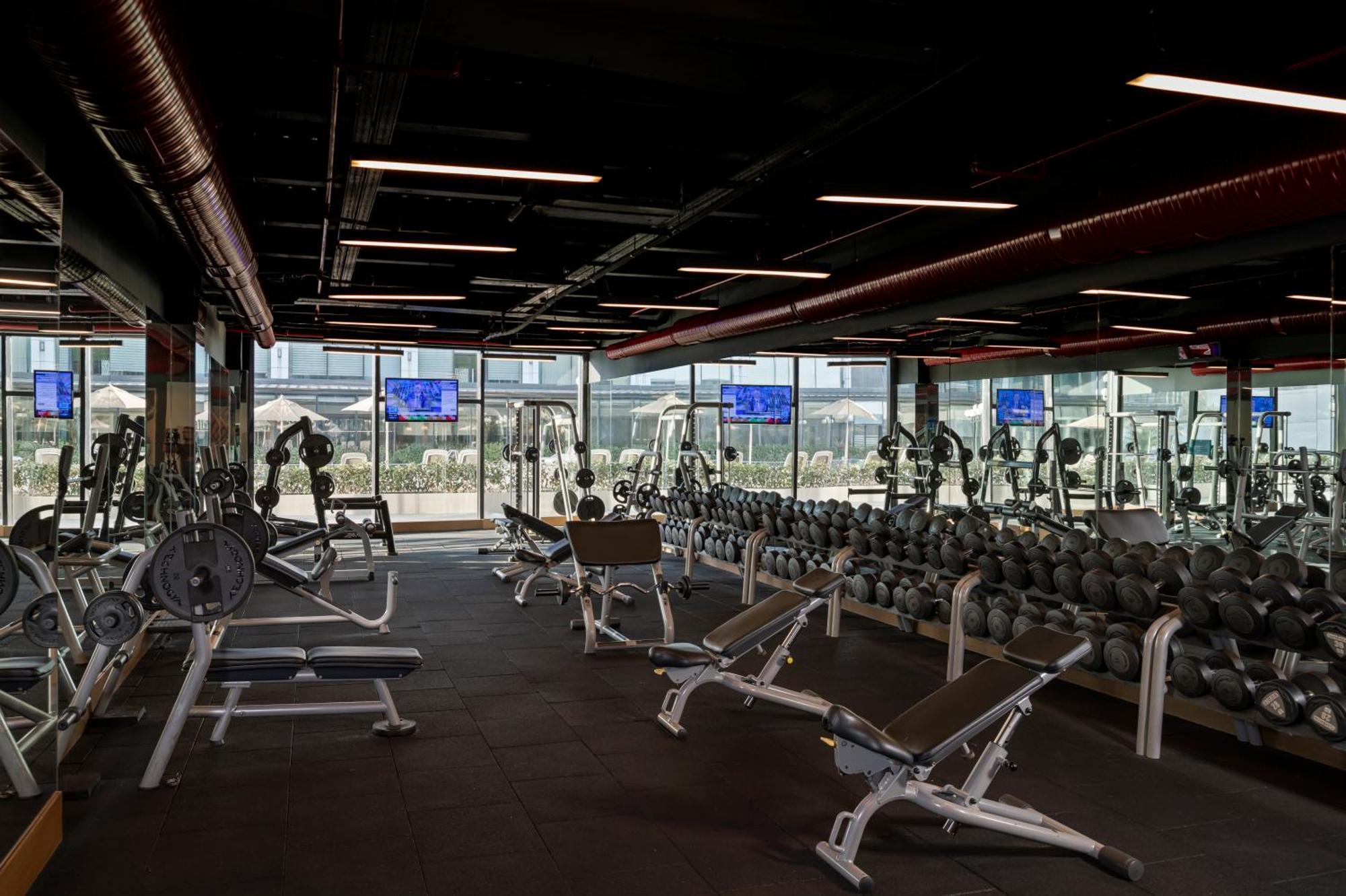 Windsor Hotel & Convention Center Istambul Exterior foto The gym at the University of Roehampton
