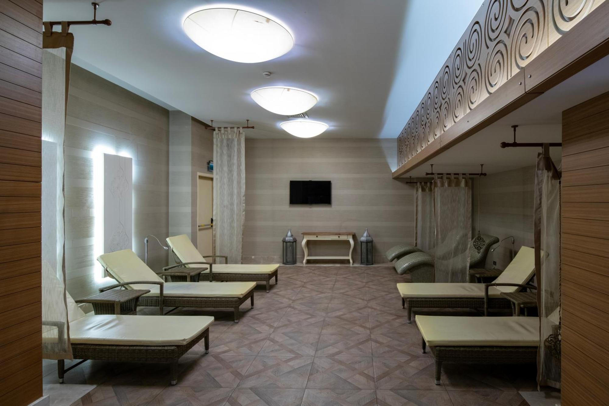 Windsor Hotel & Convention Center Istambul Exterior foto The spa at the hotel